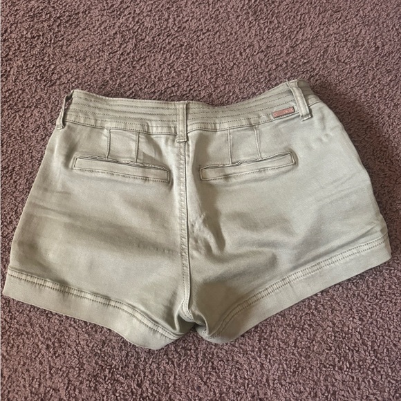 BKE Mollie Stretch Short - Picture 2 of 3